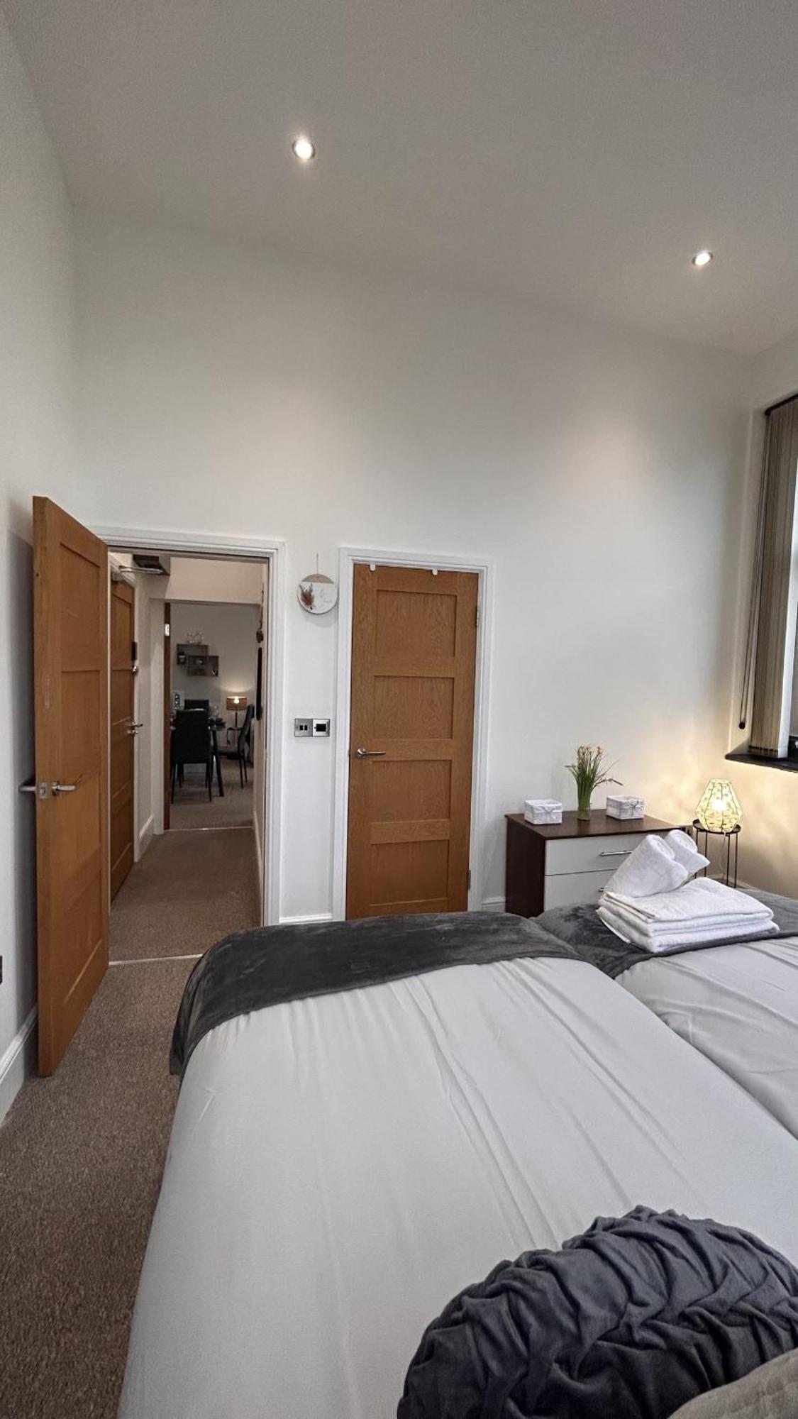 Cozy 1-Bedroom Apartment In The Heart Of Barnsley Town Centre Exterior foto